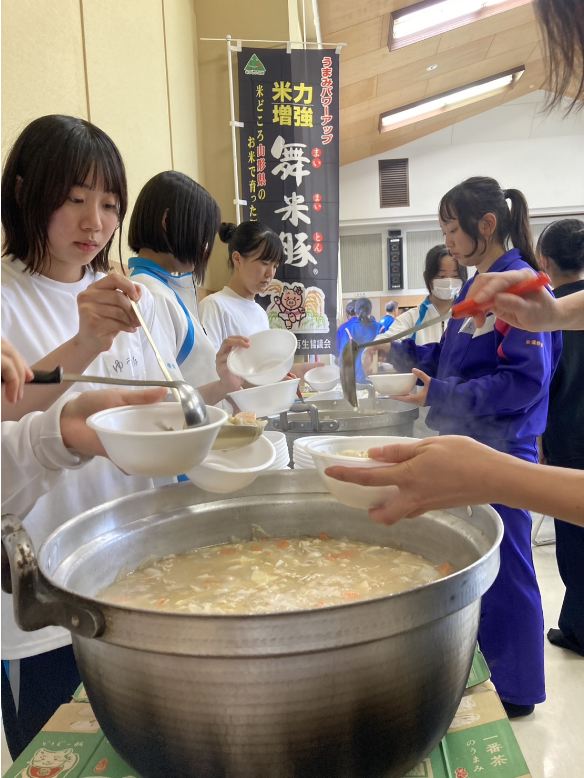 山響棚田米の稲刈り2026